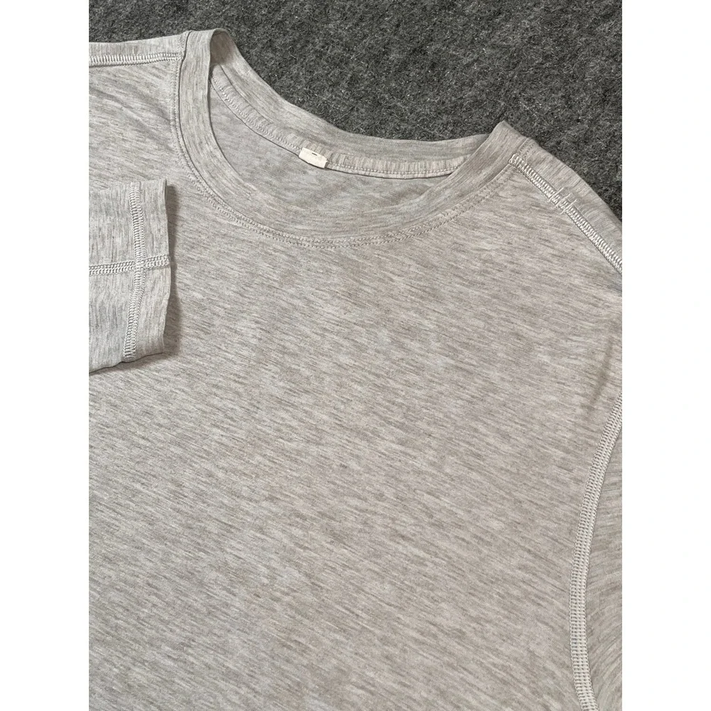 Lululemon Men's Long Sleeve Shirt‎ Light Heathered Gray Athletic Pima cotton
